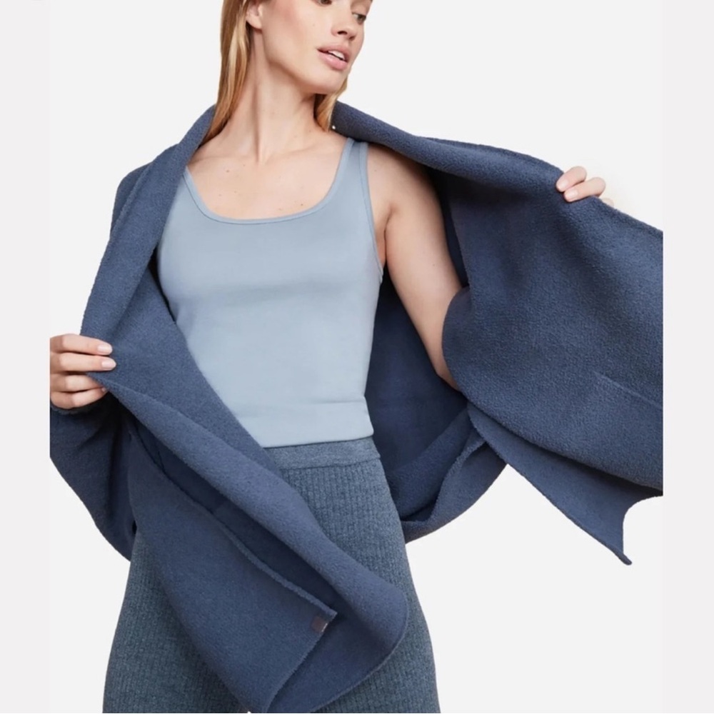 Barefoot Dreams blanket wrap cozy chic - blue - one size - new without tags